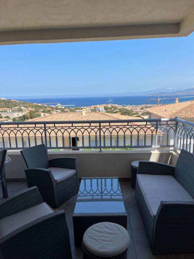Appart Avec Terrasse Vue Sur Mer Exceptionnelle Л'Іль-Русс Екстер'єр фото